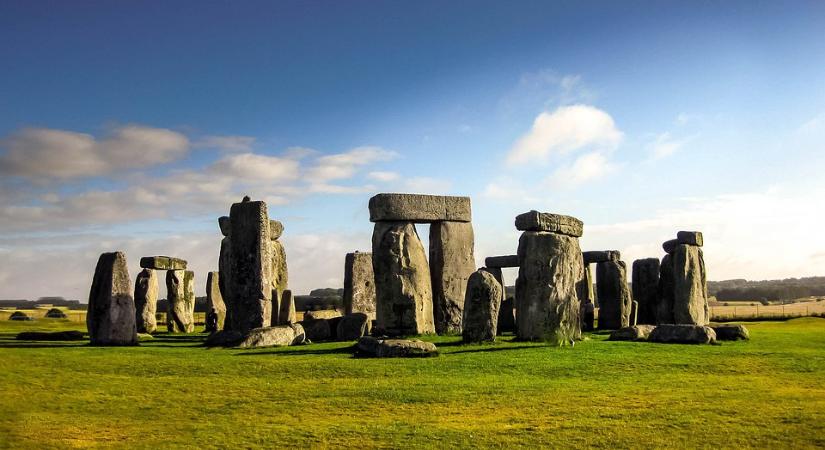 Ilyen volt az év legkülönlegesebb napfelkeltéje a Stonehenge-nél - képek - Infostart