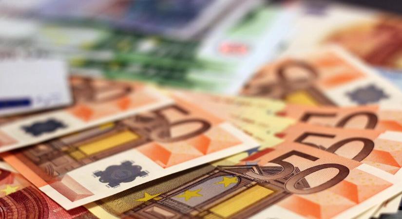 Sűrű sorok alakulhatnak ki a pénzváltók előtt - Piac és Profit