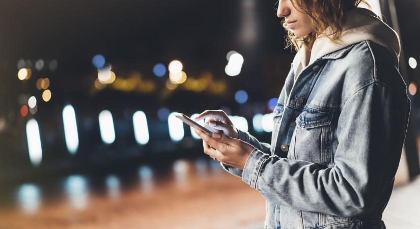 Ha nincs kihez fordulj éjjel, ők akkor is ott vannak, a Hazakísérő Telefon segít, ha félsz hazafelé - BAON