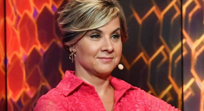 Az 50 éves Ábel Anita testre feszülős szettben: kiemelte nőies idomait - Femina