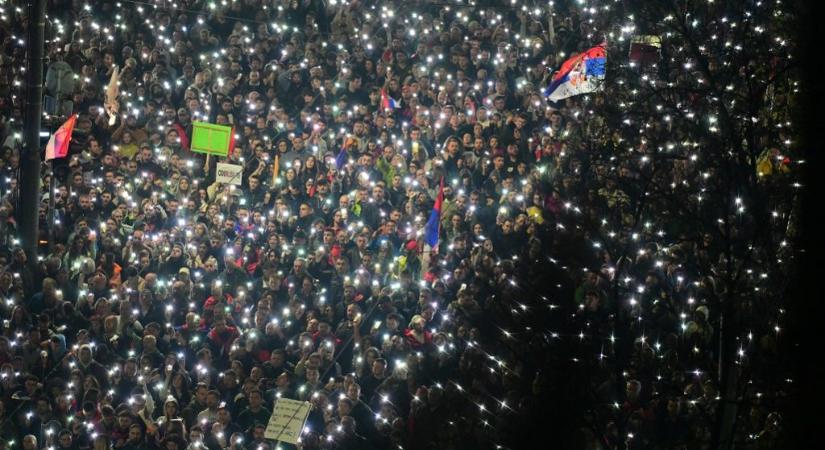 Akusztikus fegyvert vethettek be a március 15-i belgrádi tömegtüntetésen - 24.hu