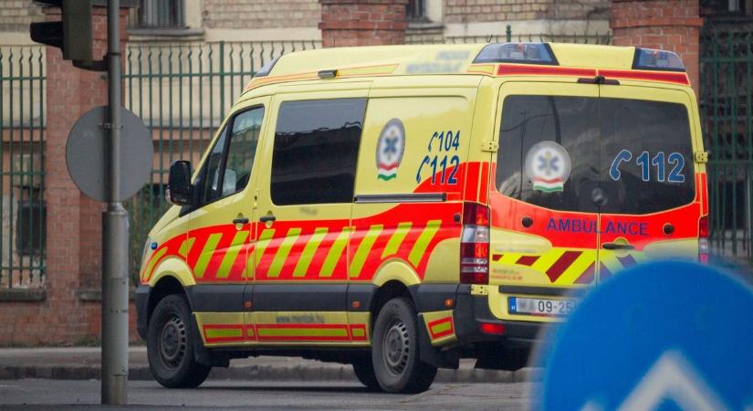 Hatalmas csattanás hallatszott Ceglédtől nem messze, a tűzoltókat és a mentőket is riasztották - Szoljon