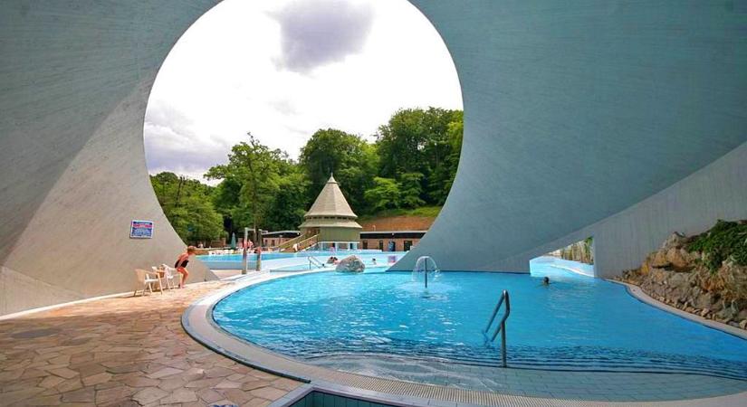 Ilyen jegyárakat kínál a Miskolctapolca Barlangfürdő újranyitott strandja - Termal Online