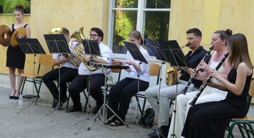 Jótékonysági koncerttel segítettek a parajdi sóbánya károsultjainak – galériával - BAON