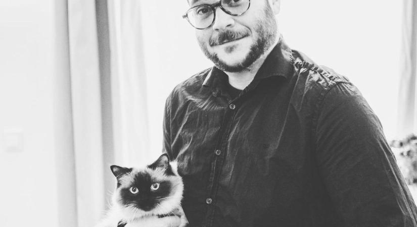 Kórházban a sokak által kedvelt zenekar frontembere - Librarius
