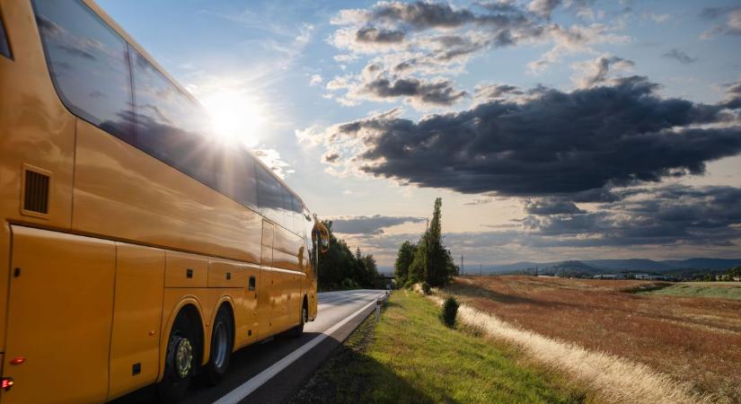 Szaunázni lehet a buszon – klíma nincs, az ablakok zárva - Bama