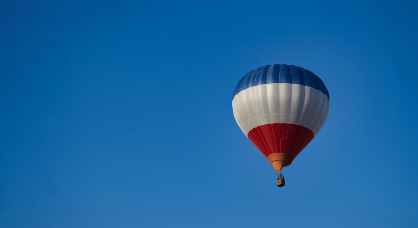 Videón, ahogy lángolva csapódik a földbe egy hőlégballon Brazíliában - Blikk