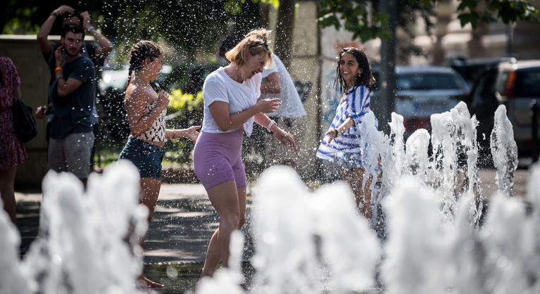 Kiadták a figyelmeztetést, extrém időjárásra számíthatunk vasárnap - Index