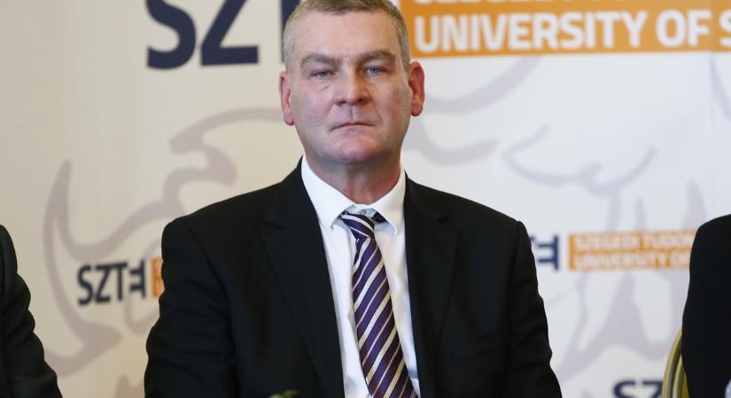 Leszavazta szegedi képviselő-testület Botka László javaslatát, amely a rászorulóknak adta volna a fizetésemelések összegét - Blikk - Kvíz