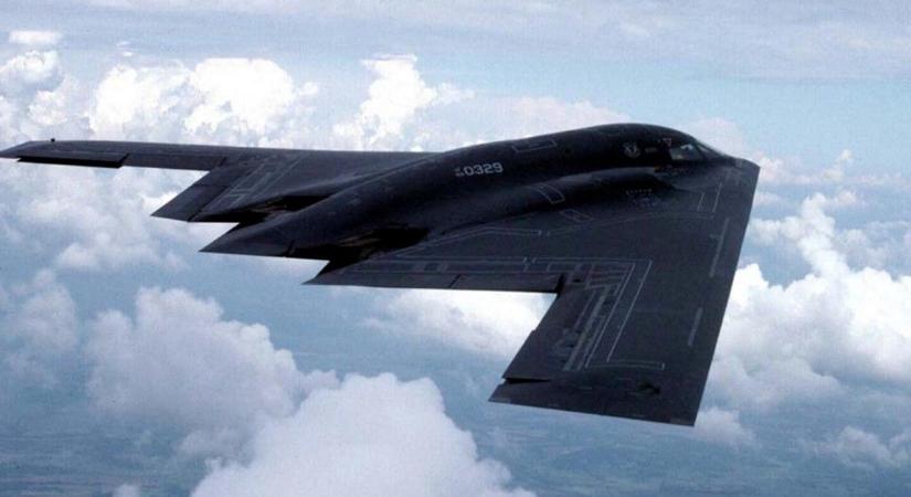 Trump döntésére még várni kell, bombázói mindenesetre már elindultak Irán felé - HírTV