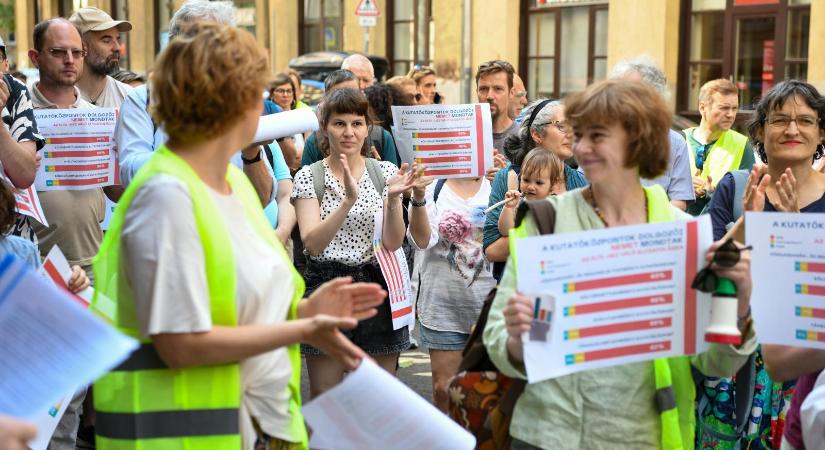 Közleményben tiltakoznak az érintett 21 kutatóintézet vezetői a HUN-REN ismételt átszervezése miatt - Népszava