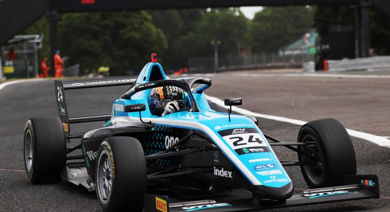 Pole pozíciókkal, körrekorddal és dobogóval nyitott Molnár Martin a brit F4 ötödik fordulójában - Index