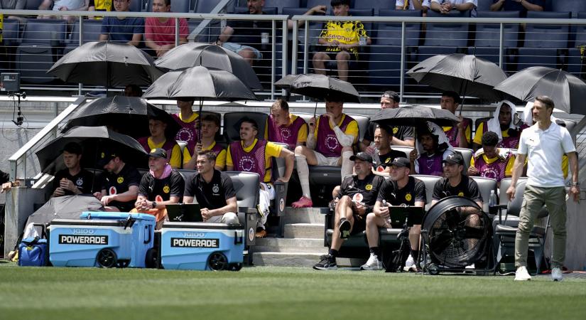 A hőség miatt az öltözőből nézték a Dortmund cseréi a meccset - Sport365