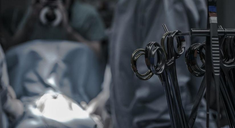 Sokkban van a család, belehalt a műtétbe egy 40 éves nő - Ripost