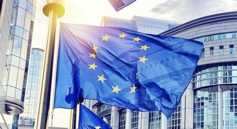 Mostantól legalább 5 év frissítéssel és javíthatósággal jön minden okostelefon az EU-ban - PC Fórum