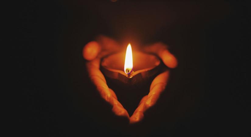 Felfoghatatlan! Színháza örökös tagjává választotta, másnap elhunyt a Jászai-díjas színművész - Ripost