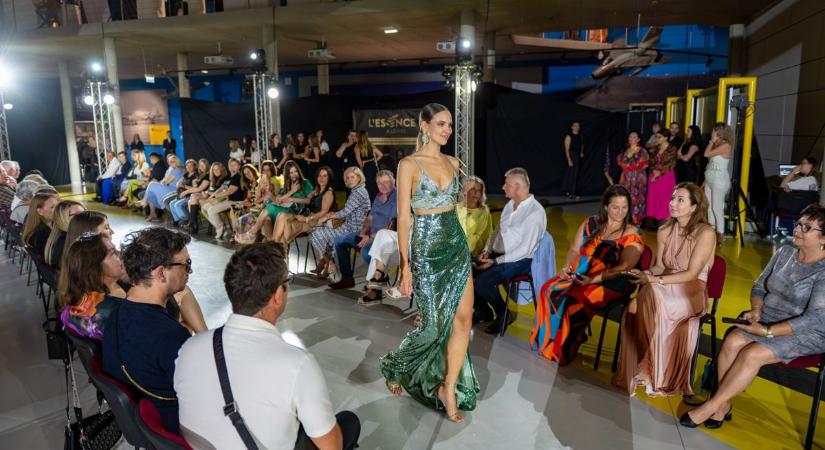 Teltházas divatshow keretében mutatták be egyedi kollekcióikat a neves tervezők Szolnokon - Szoljon