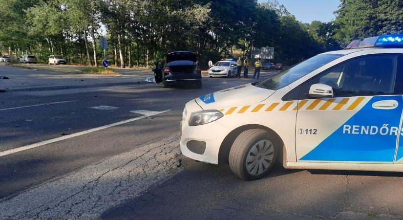 Hatan sérültek meg – köztük egy egyéves gyerek –, miután három autó ütközött Szabolcsban - Szon