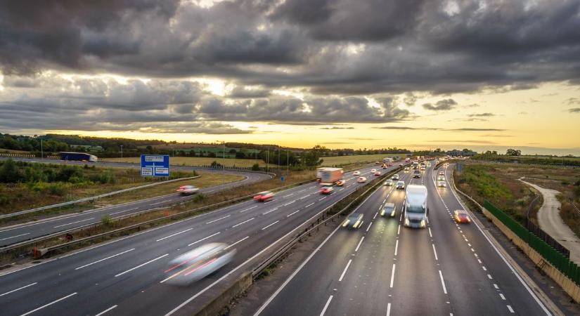 Sávlezárások, torlódások az M1-es autópályán - Kisalföld