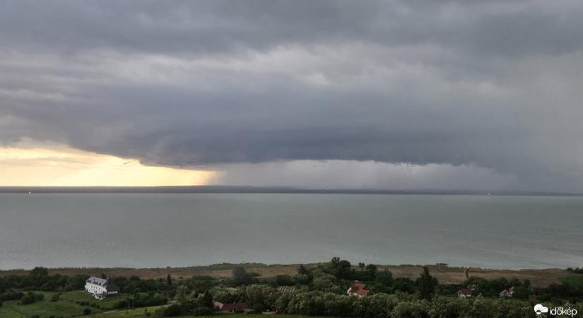 Félelem és rettegés a Balatonnál, mert szokatlanul alacsony a víz – Nagy baj lehet, ha így megy tovább - naphire.hu