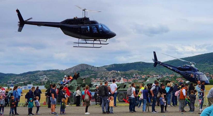 Baleset a Budaörsi Airshow-n: 3 embert vittek kórházba a mentők, köztük egy gyereket is - BudaPestkörnyéke