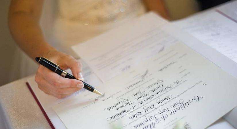 A szakítás után kapott egy levelet, hogy megnősült – Tudta nélkül vette feleségül exét - Femina