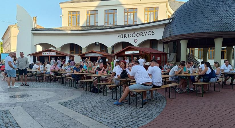 Van egy régi legenda az Alföldön, Makón borral és lángokkal emlékeztek meg róla – galériával, videóval - délmagyar