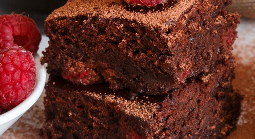 Ragacsos brownie sok málnával: szétolvad a szádban - Só&Bors