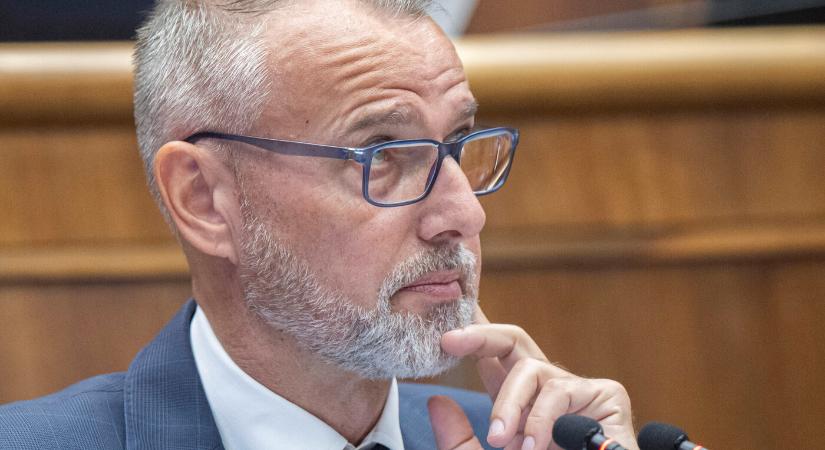 Raši: Nem sodródhat a világ egy irányíthatatlan konfliktus szélére - Új Szó