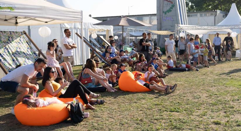 A város meghatározó személyiségének emléke előtt tisztelegnek a tárlattal (galériák) - Teol