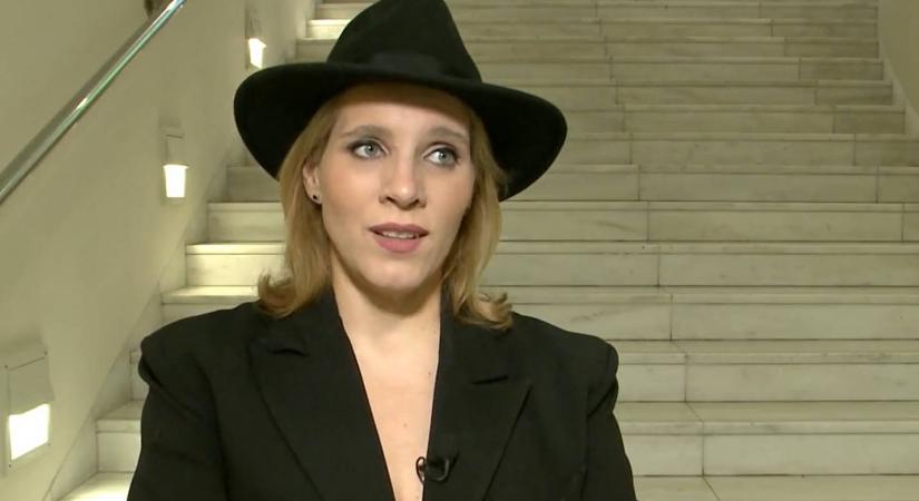 Tóth Vera: "Ha már a művész is elkezd politizálni és fújni a gyűlöletet, akkor ki marad az embereknek?" - Blikk