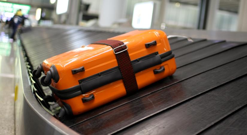 Ezért ne köss szalagot a bőröndödre! – figyelmeztet a reptéri csomagkezelő - Nlc