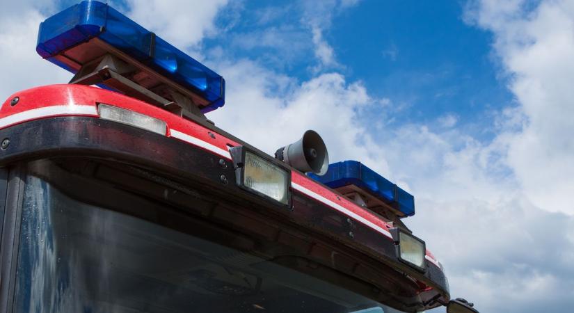 Motoros és személyautó ütközött össze Baján - BAON