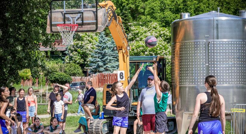 Idén is benépesült a pincészet parkolója a Bodriballon (fotókvideó) - Teol