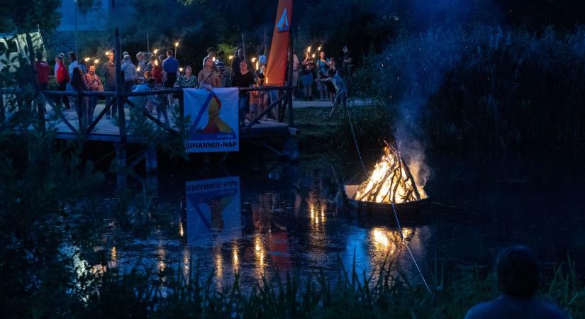 Máglyát égettek a csónakázótavon a Juhannus-napon (galéria  videó) - Veol