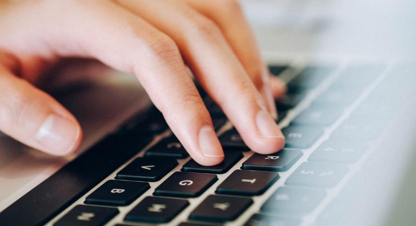 Interneten csalt, vádat emeltek a 19 éves fiatal ellen - Körös Hírcentrum