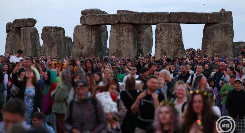 Ilyen volt a nyári napforduló hajnala Stonhenge legendás köveinél - Librarius