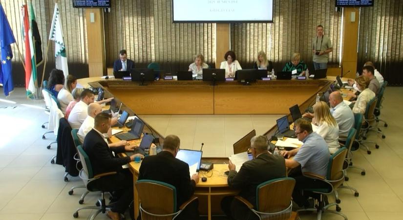 Emelkedik Tatabánya polgármesterének és az alpolgármesterének a fizetése - Kemma