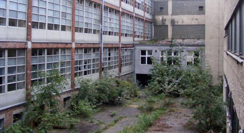 Kávézóként éled újjá a legendás zalaegerszegi gyár beléptetője, amelyen ezrek mentek át naponta (galéria) - Zaol