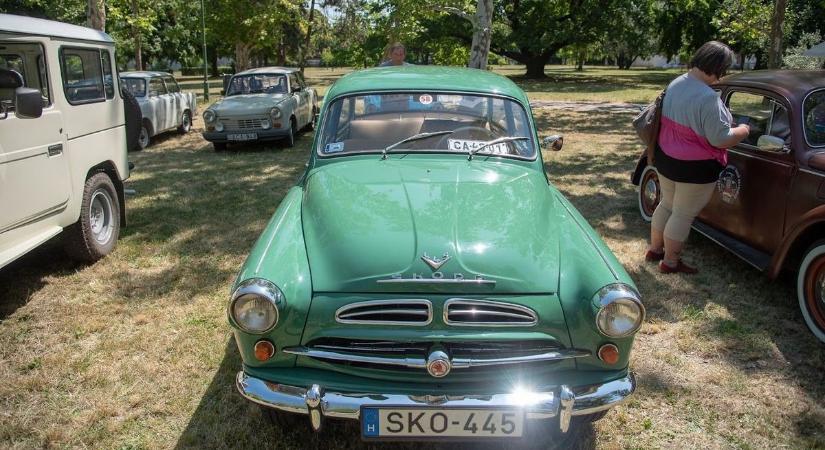 Csikorgó gumik, üvöltő motorok – veterán legendák éledtek újra Martfűn! - Szoljon