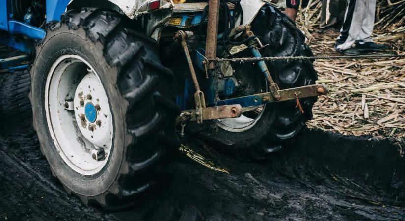 Baleset: traktor alá került egy Szatmár megyei férfi - Maszol