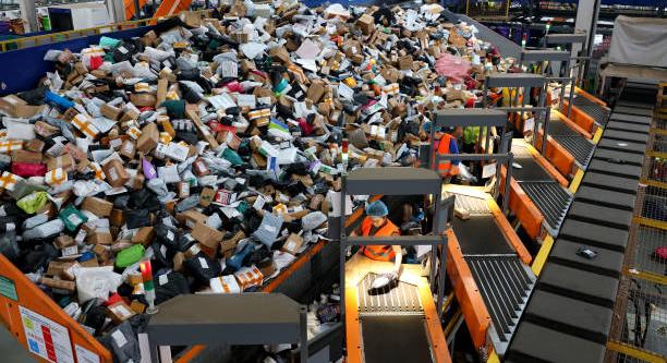 Az Egyesült Államokba irányuló kínai csomagexport 40%-kal esett vissza az új amerikai vámok miatt - Karpat.in.ua