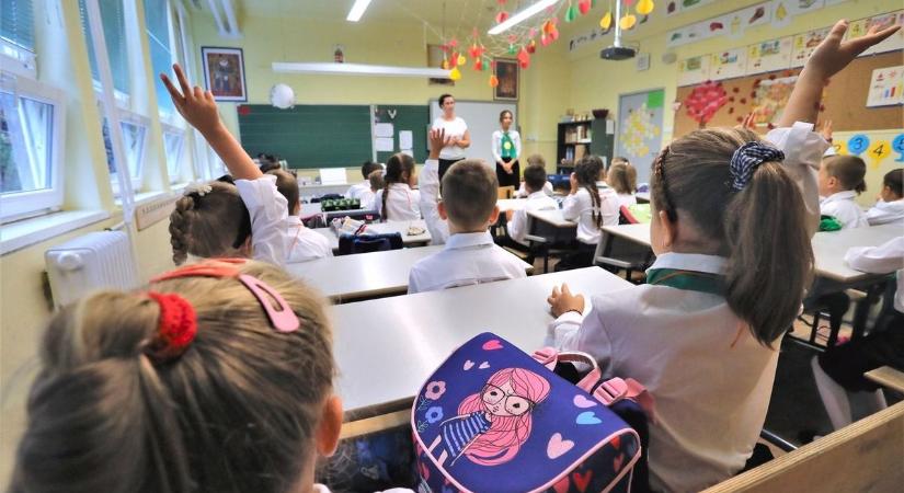 Támogatást kapnak a családok a tanévkezdéshez - Bama