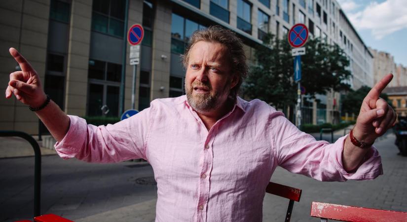 „Mindenki ugyanúgy szerelmesedik bele valakibe, a 16 éves aboriginal bennszülött és miami idősotthon 87 éves lakója is. A kultúra körülötte, az változik” - Népszava