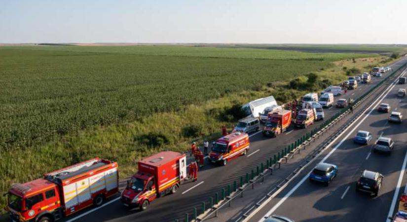 Buszbaleset: egy felnőtt meghalt, két gyermek súlyosan megsérült, 18-an kórházba kerültek - Maszol