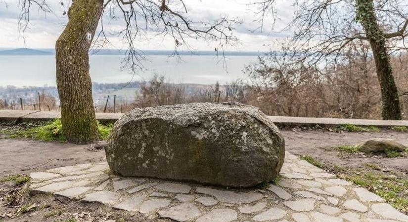 A badacsonyi Rózsakő titka – szerelem, természet és varázslat - Veol