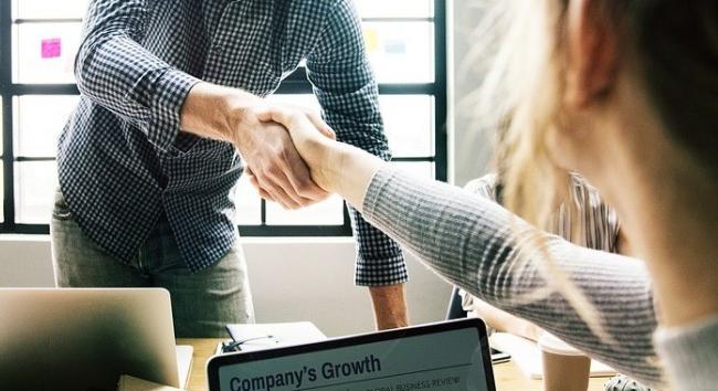 Megéri dolgozni diákként? Íme a kötelező bruttó bér 2025-ben - Alon