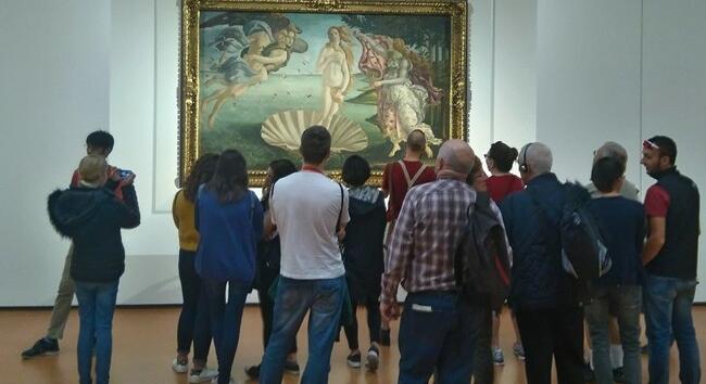 Elég volt a szelfiző turistákból – új szabályok jönnek az Uffizi-képtárban - Alon