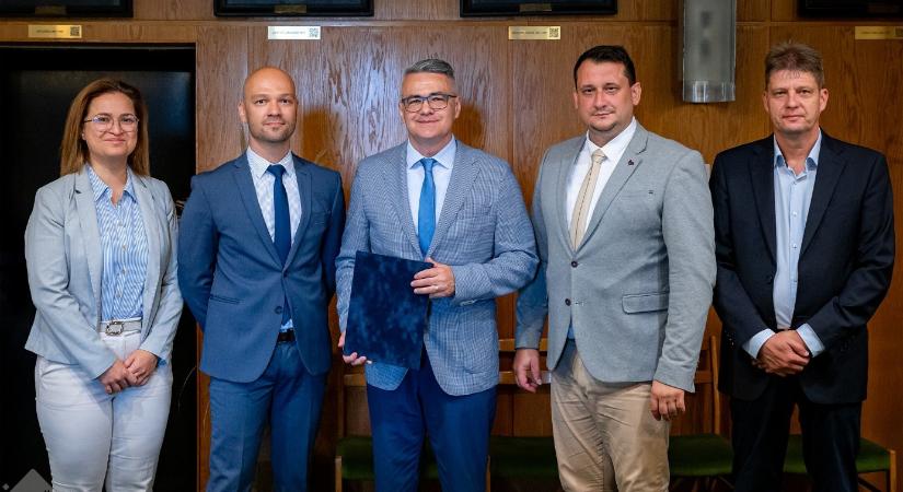 Precíziós gazdálkodás: oktatási együttműködést kötött a SZE és a Livestocker Solutions - Győr Plusz