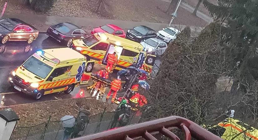 Ügyészség a szombathelyi Jókai utcai kettős gázolásról: a baleset azért következett be, mert a vádlott megszegte a KRESZ vonatkozó rendelkezését - Ugytudjuk